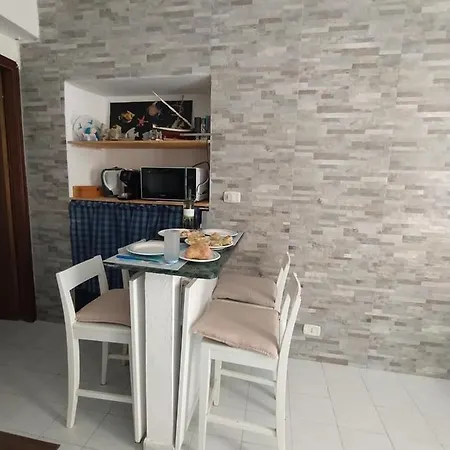 Via Marina 19 - Casa Sul Mare. *